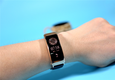 華為手環(huán)B6首發(fā)評(píng)測(cè) 腕上耳機(jī)與健康管家合二為一，智能手環(huán)高端領(lǐng)域的王者之選